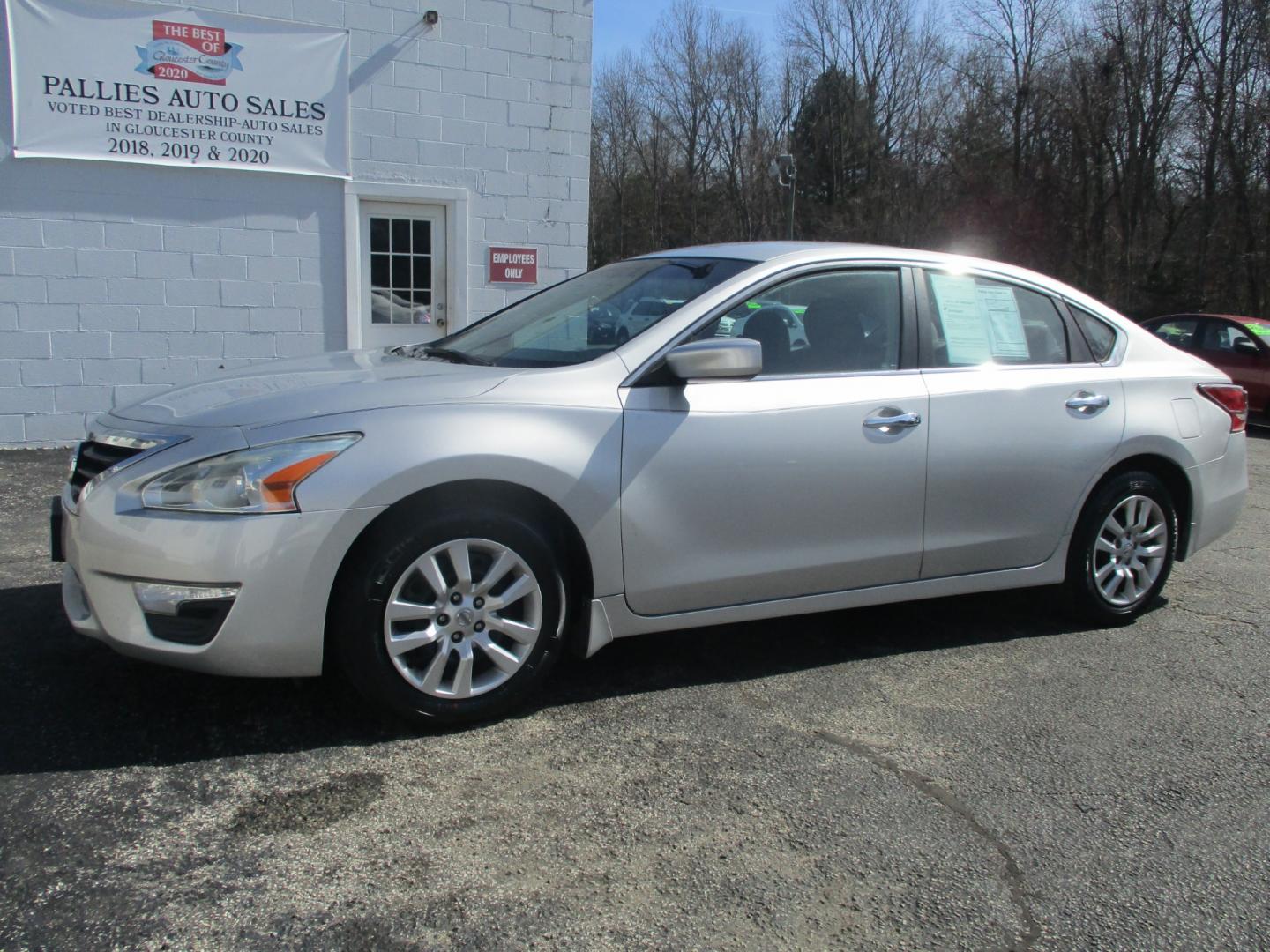 2013 SILVER Nissan Altima (1N4AL3AP6DC) with an 2.5L L4 DOHC 16V engine, AUTOMATIC transmission, located at 540a Delsea Drive, Sewell, NJ, 08080, (856) 589-6888, 39.752560, -75.111206 - Photo#1